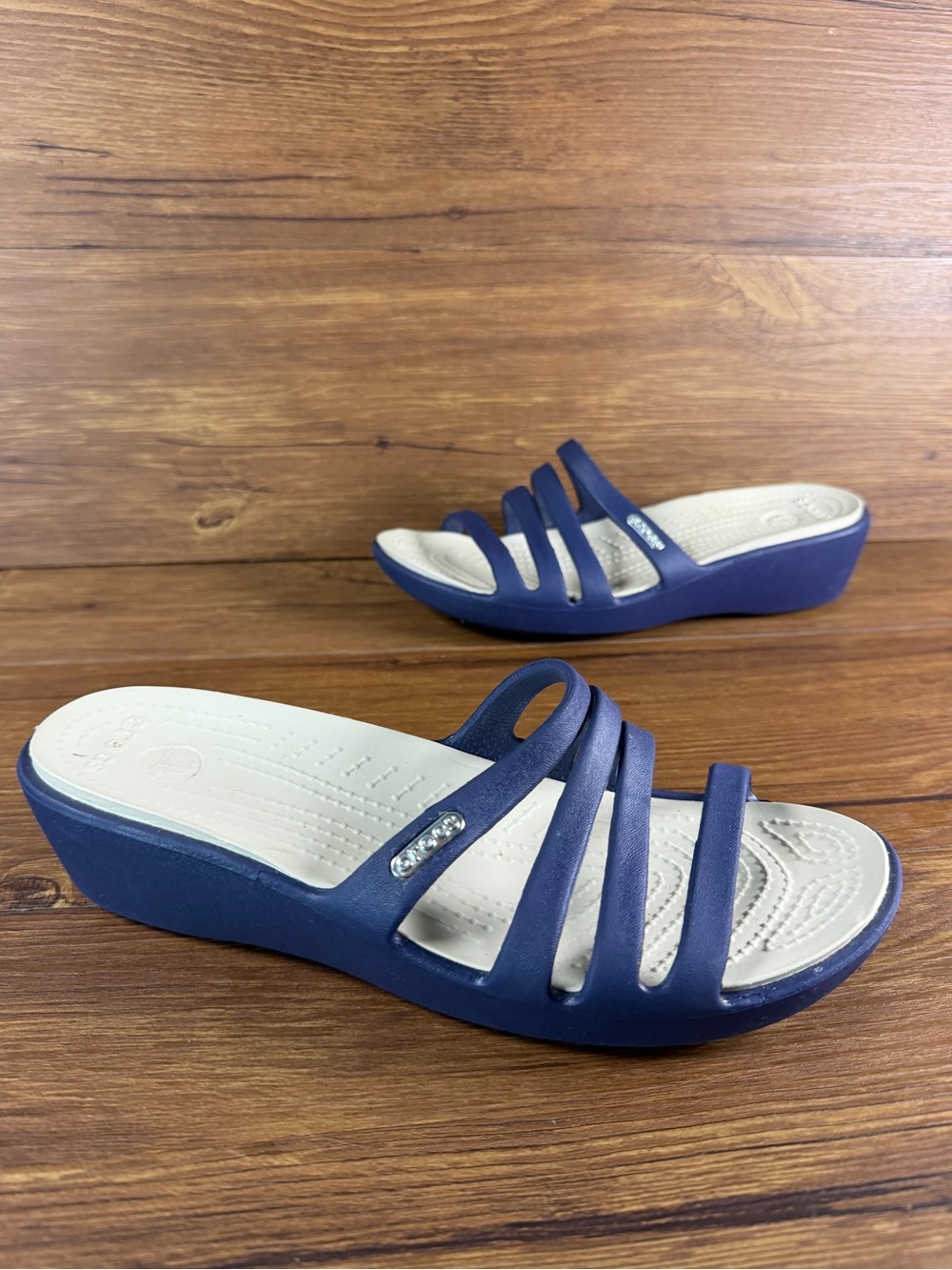 Crocs Rhonda Wedge Strappy Slides Sandals Women’s Size 6 Shoes